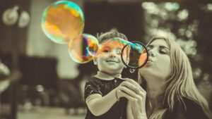 子ども向けの英語配信サービスは家族利用に最適ですか？