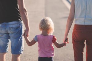 親子で比べる英語学習の配信サービスはどれが人気？